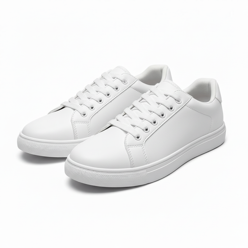 Paire de chaussures blanches